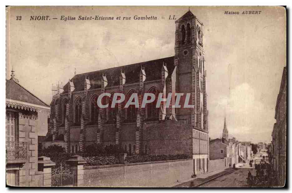Niort — Kirche Saint-Étienne und Straße Gambetta — Maison AUBERT