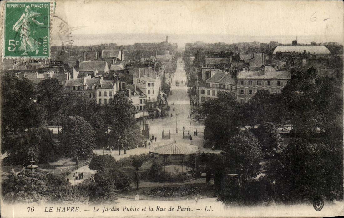 Le Havre CPa Le jardin public et la rue de Paris