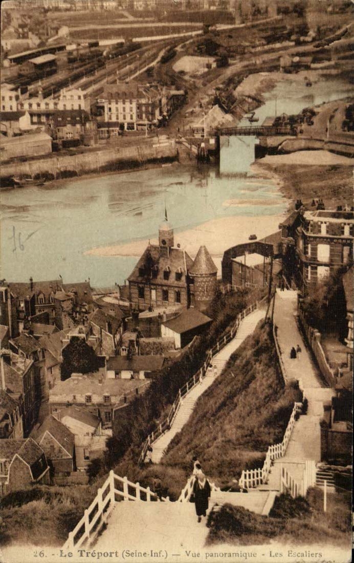 Le Treport CPA Vue panoramique Les escaliers