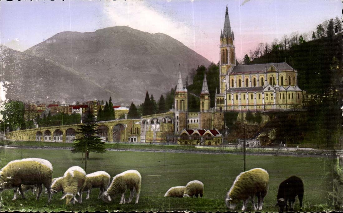Lourdes CPA La basilique et le Pic de Jer