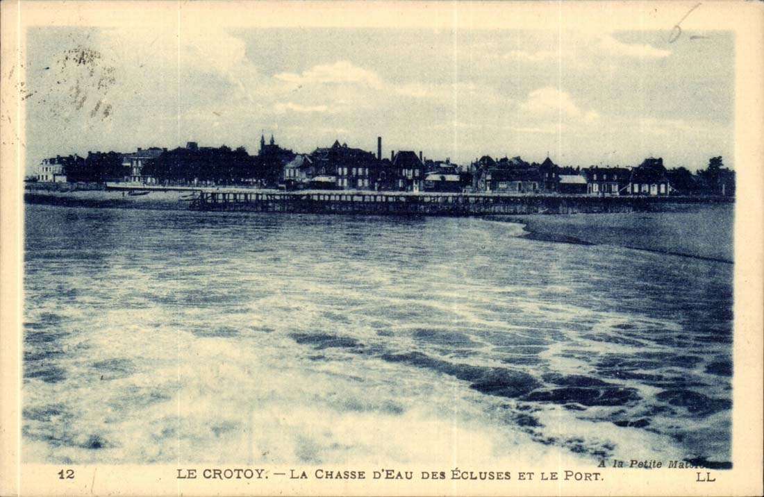 Le Crotoy CPA La chasse d'eau des ecluses et le port