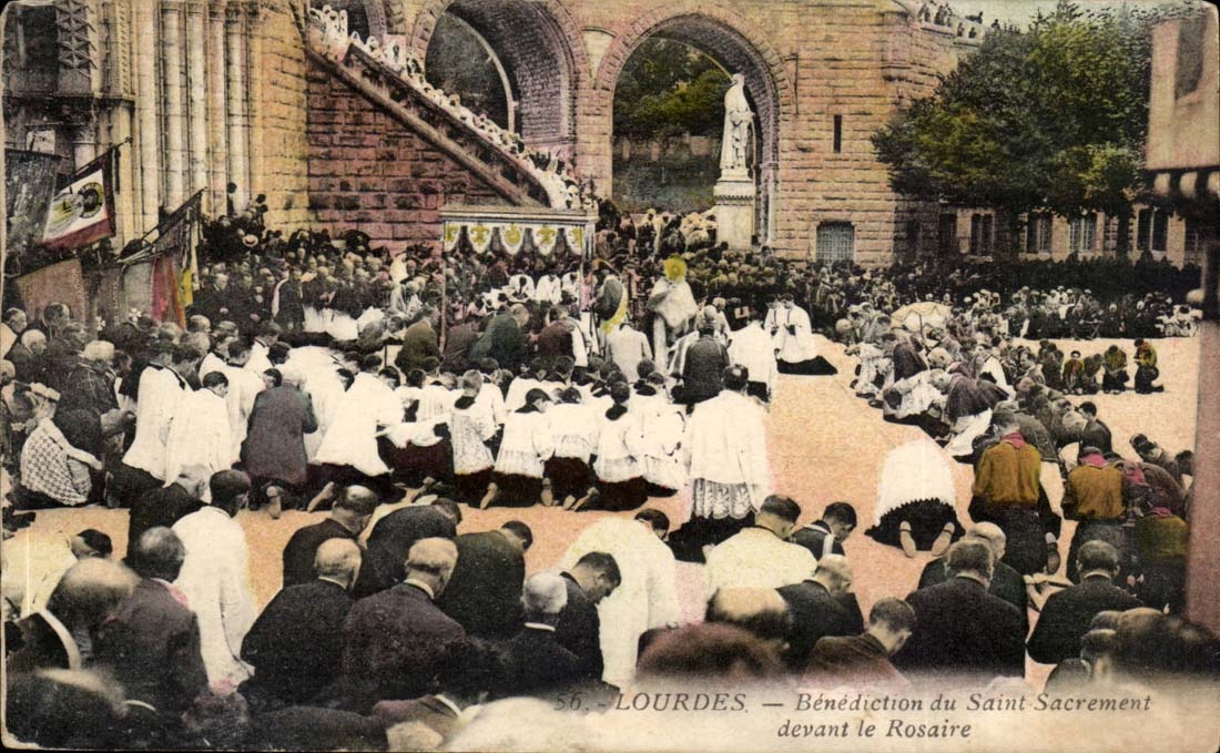 Lourdes CPA Benediction du Saint Sacrement devant le Rosaire