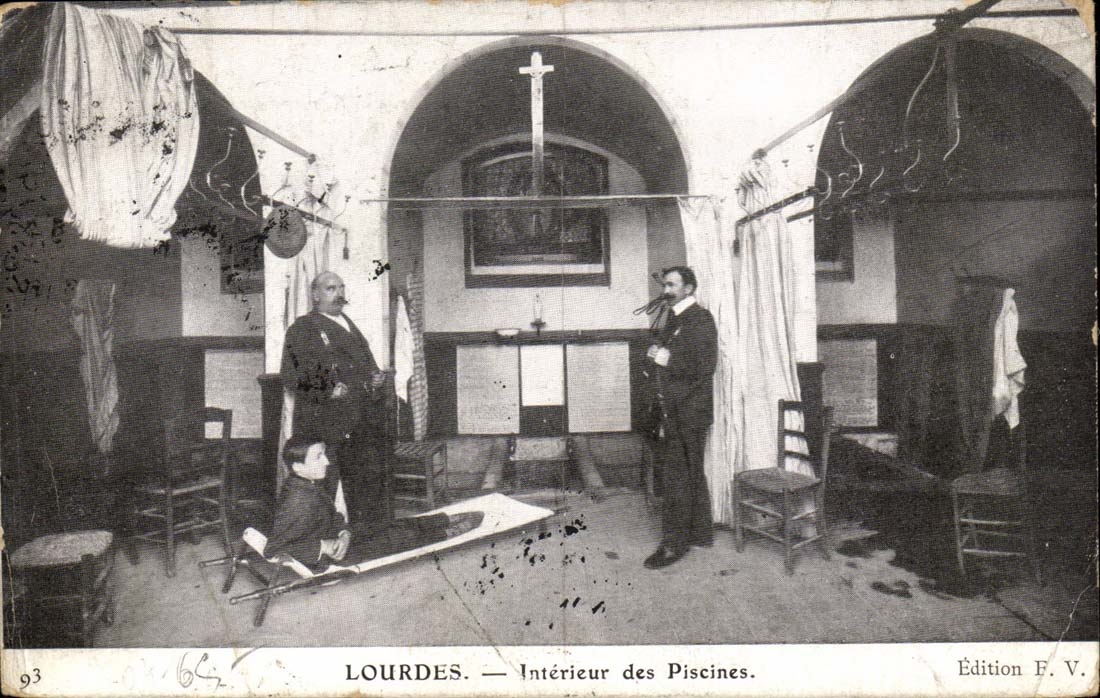 Lourdes — Intérieur des Piscines — Édition F. V.