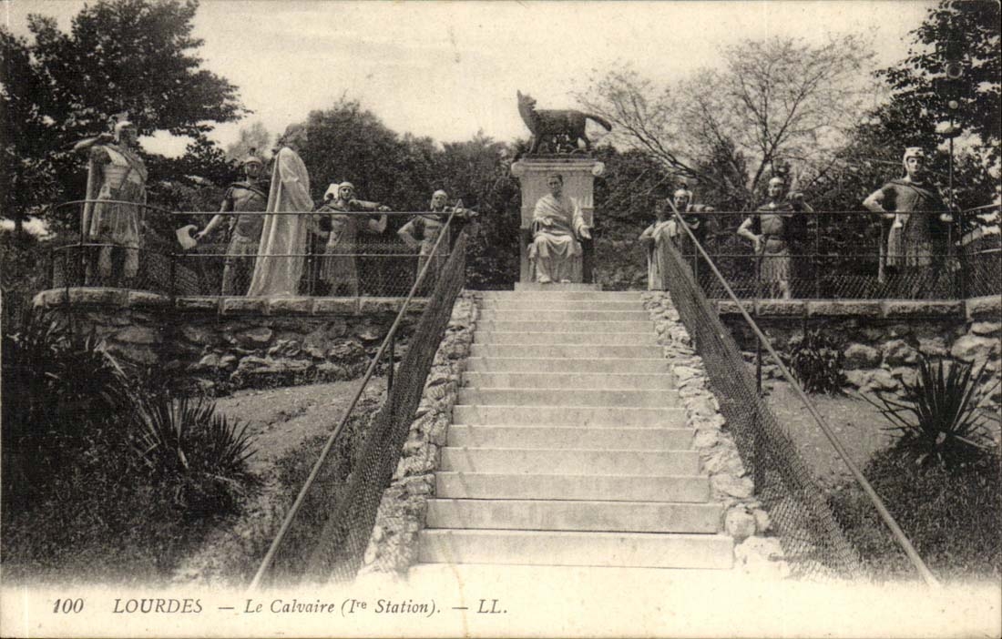 Lourdes CPA Le calvaire (1ere station)