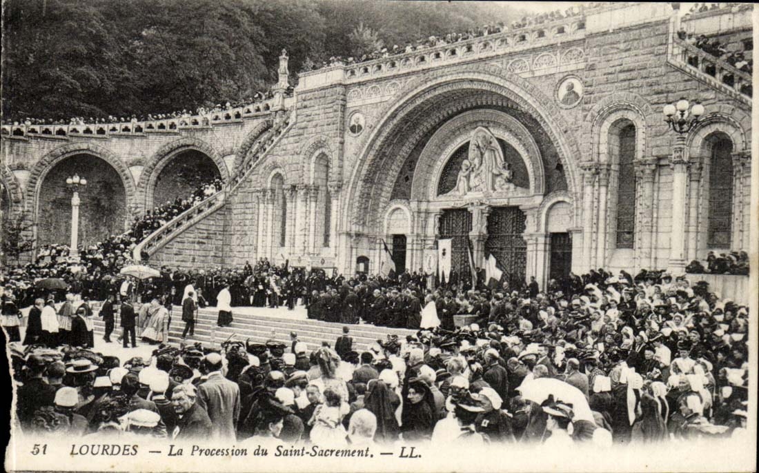 Lourdes CPA La procession du Saint Sacrement