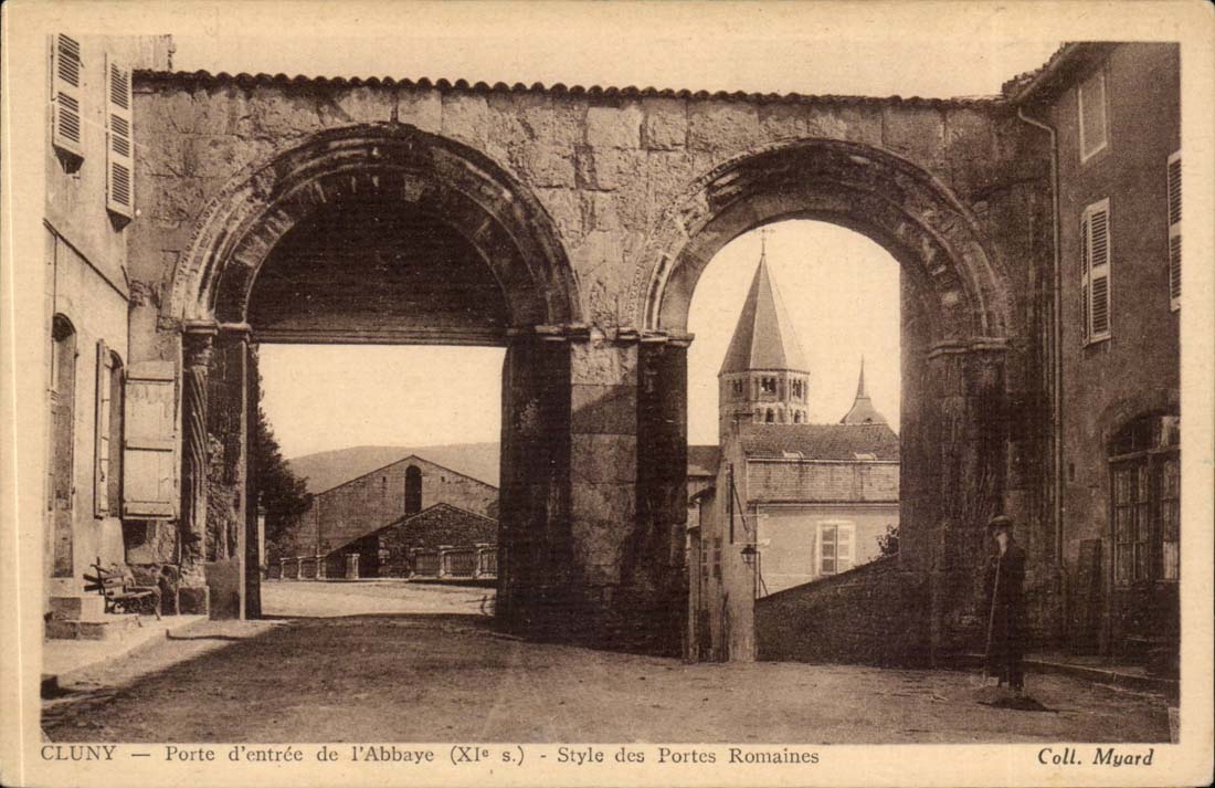 Cluny CPA Porte d'entree de l'abbaye Style des portes romaines