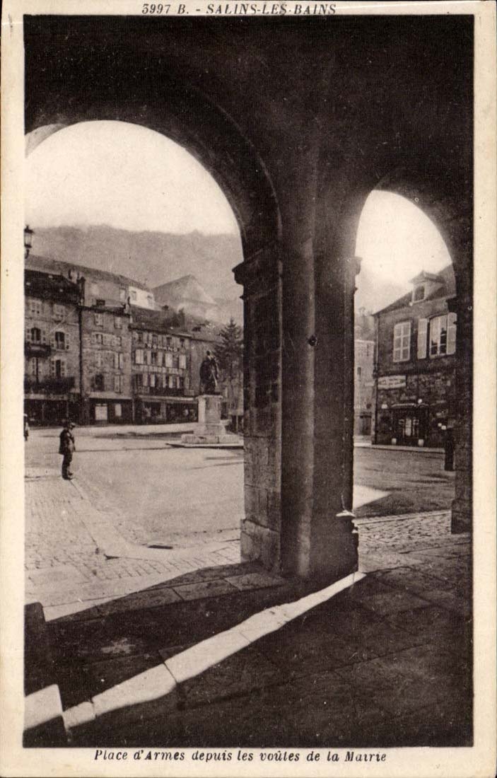 Place d'Armes depuis les voûtes de la Mairie — Salins-les-Bains — Édition Cambazard