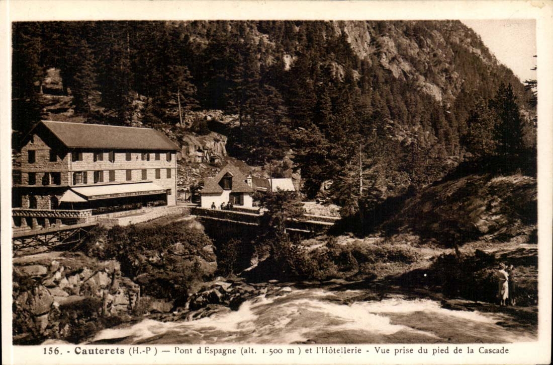 Cauterets CPA Pont d'Espagne et l'hotellerie Vue prise du pied de la cascade