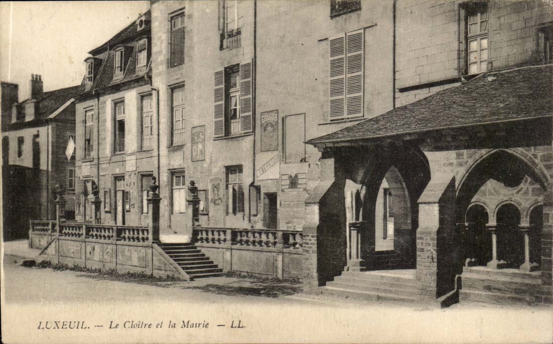 LUXEUIL — Der Cloister und das Rathaus — LL.