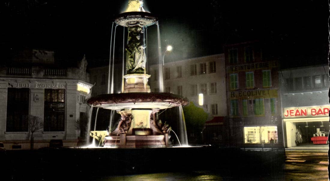 Cherbourg CPM Place du General de Gaulle SA fontaine illuminee (Credit Lyonnais Teinturerie R Ecolivet)