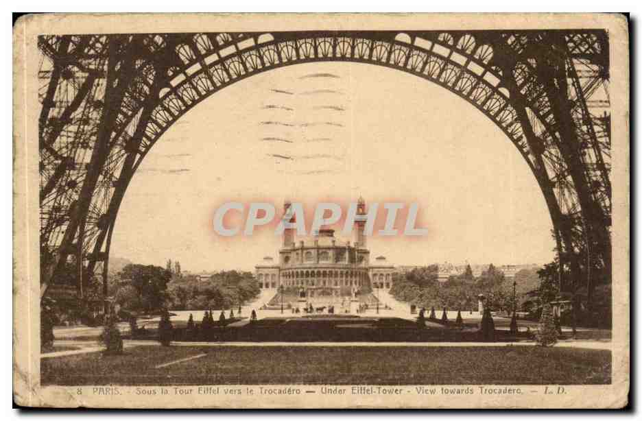Paris CPA Sous la Tour Eiffel vers le Trocadero 