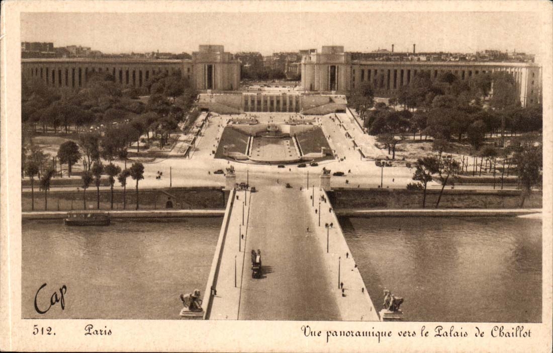Paris CPA Vue panoramique vers le palais de Chaillot