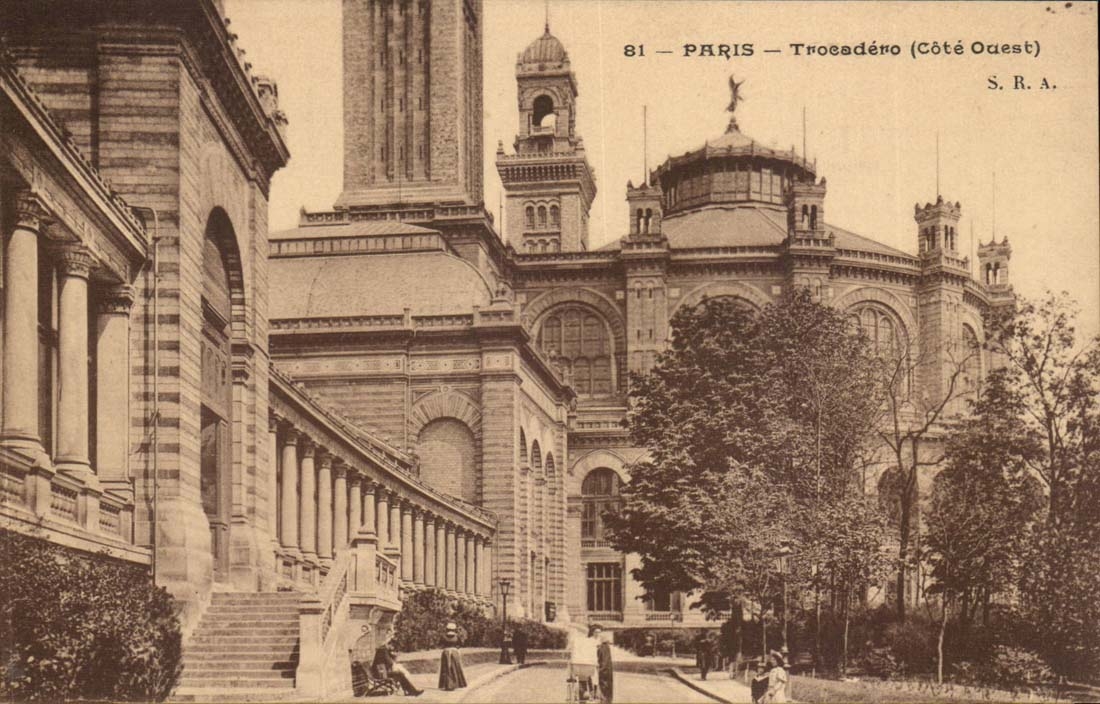 Paris CPA Le palais de Chaillot (cote Ouest)