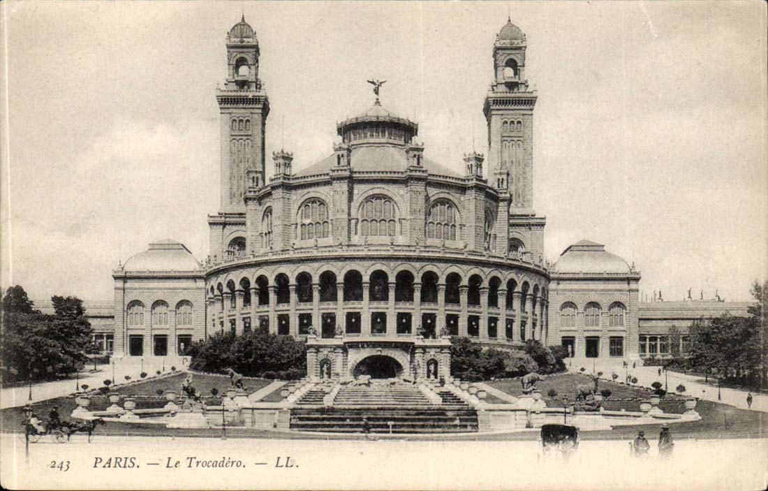 Paris CPA Le Trocadero construit en 1878 sur l'emplacement d'anciennes carrieres
