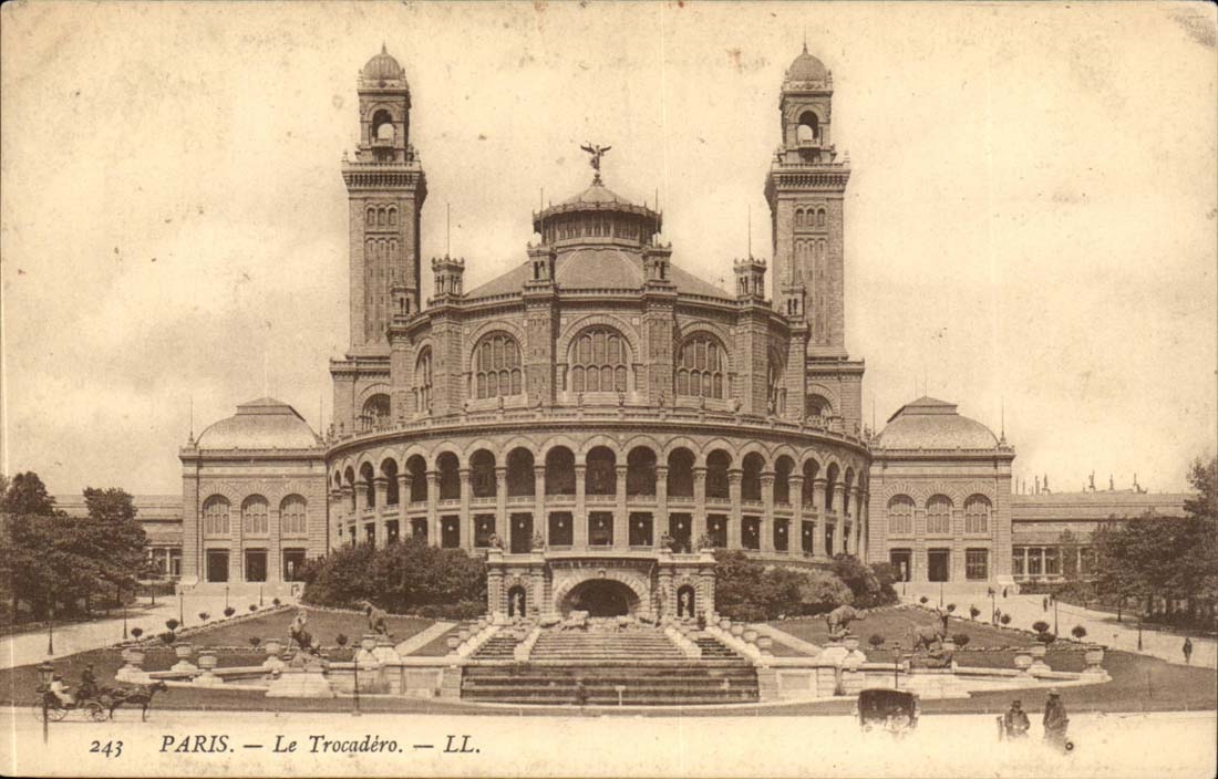 Paris CPA Le Trocadero construit en 1878 sur l'emplacement d'anciennes carrieres