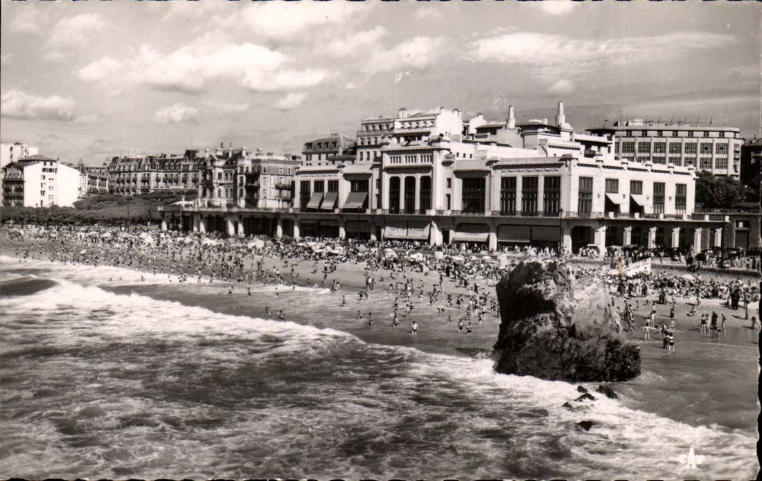 Biarritz — La Grande Plage et le Casino — REAL-PHOTO C.A.P. PARIS