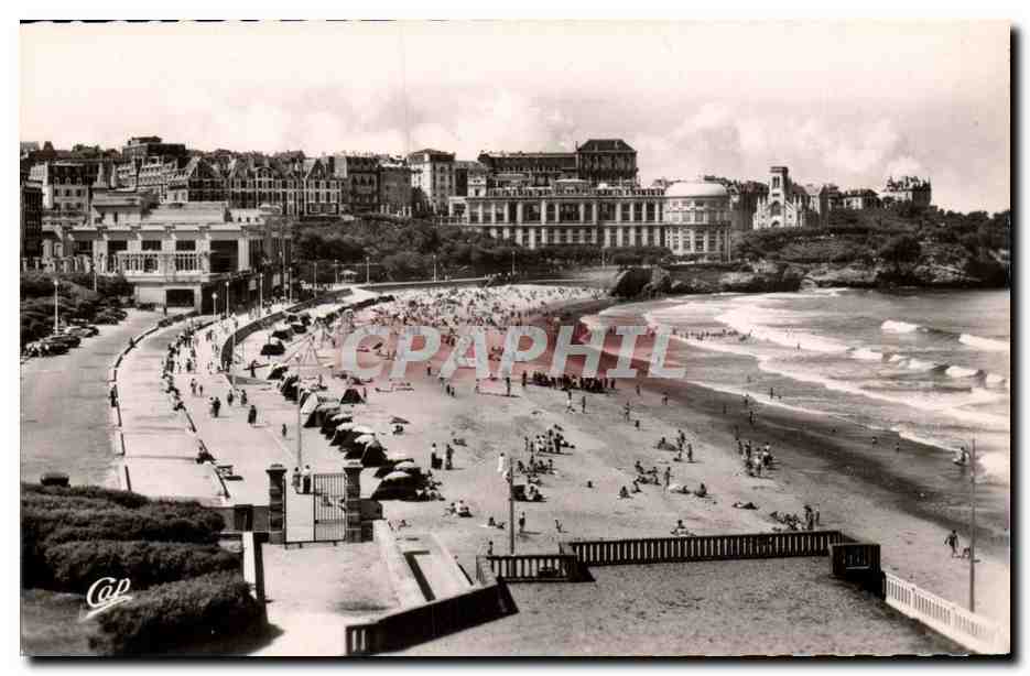 Biarritz - La Grande Plage vers le Casino Bellevue — REAL-PHOTO C.A.P. - Paris, n°105