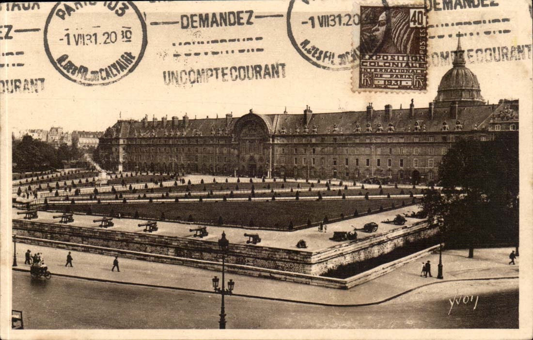 CPA Paris L'hotel des Invalides vu de l'esplanade