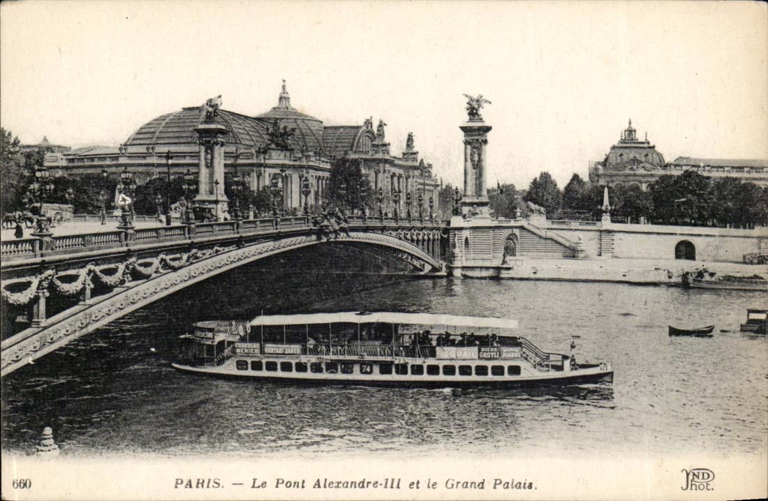 CPA Paris Le pont Alexandre III et le grand palais peniche