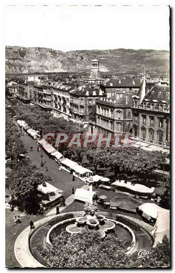 Valence - La Fontaine Monumentale et vue sur la ville — éditeur CPAPHIL, n°10