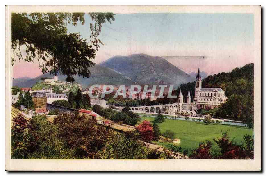 Lourdes CPA La basilique et le Pic du Ger