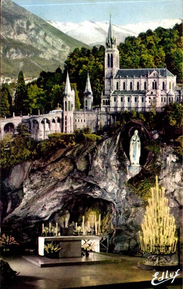 Lourdes CPA La grotte et la basilique