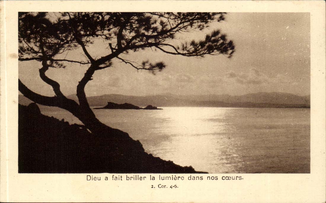 Vue côtière — Église de Saint-Raphaël — Cliché Ch. Monod, Édition du Comité National des U.C., Paris (9e)