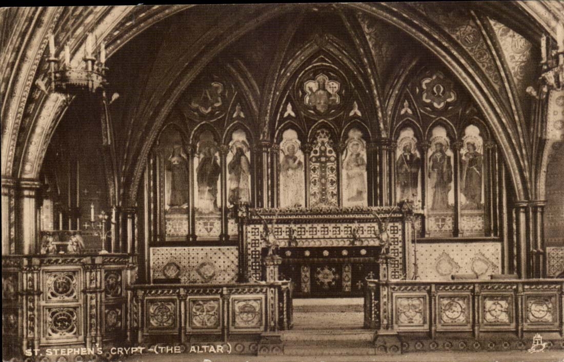 Grande Bretagne London Londres CPA St Stephen's crypt (the altar)