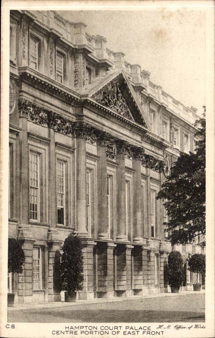 Grande Bretagne London Londres CPA Hampton Court Palace CEntre portion of EAst Front
