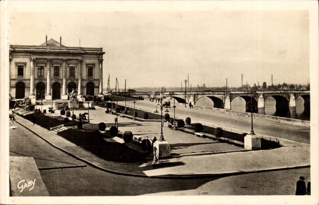 Saumur CPA Le theatre et le pont CEssart