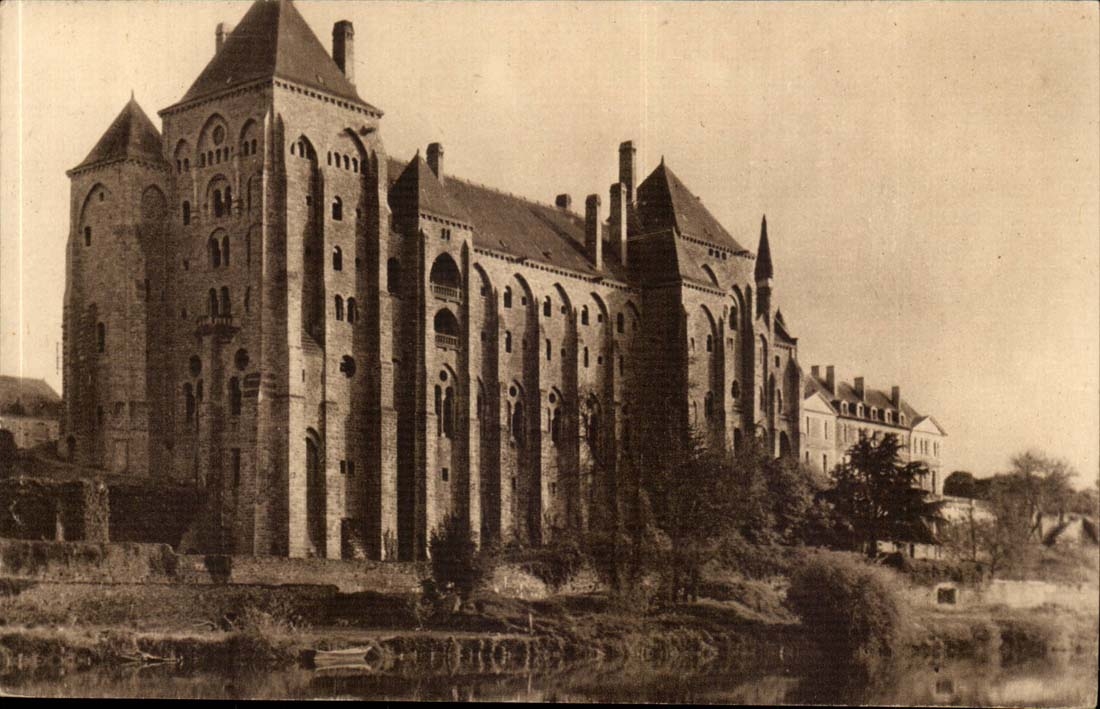 CPA Abbaye St Pierre de Solesmes Sarthe Vue du Nord Est