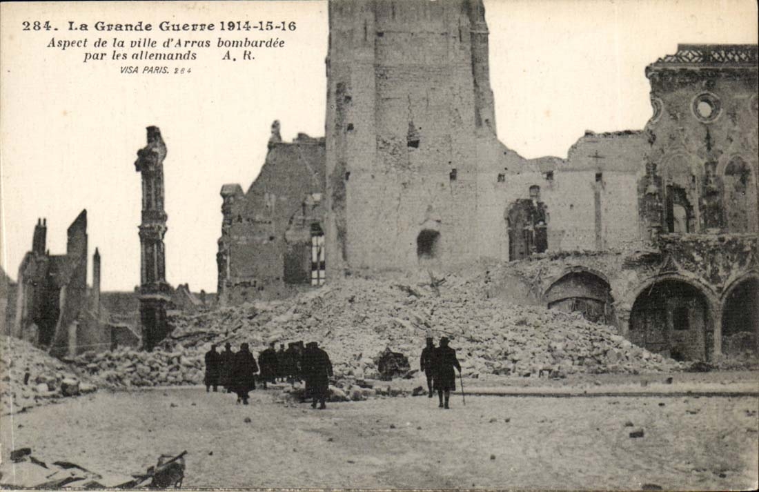 La grande guerre 1914 1915 Arras CPA Aspect de la ville bombardee par les allemands