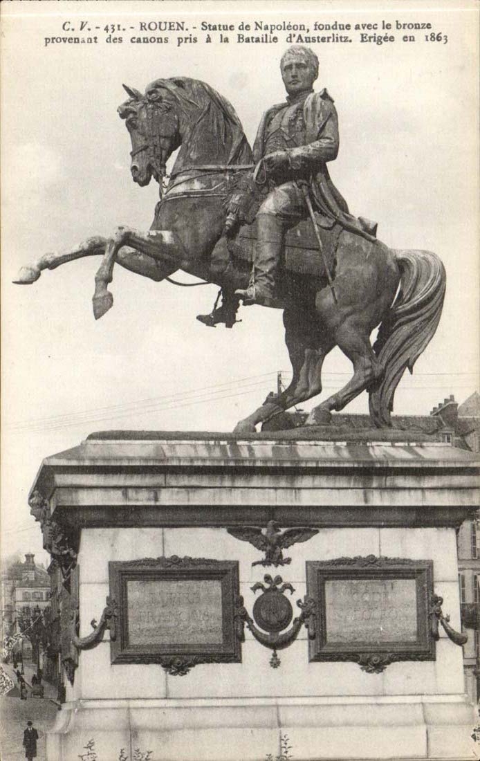 Rouen CPA Statue de Napoleon fondue avec le bronze des canons de la bataille d'Austerlitz erigee en 1863