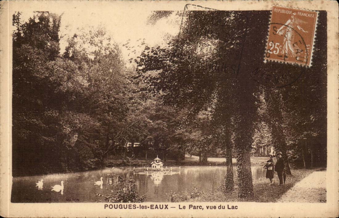 Pougues les Eaux CPA Le pac vu du lac