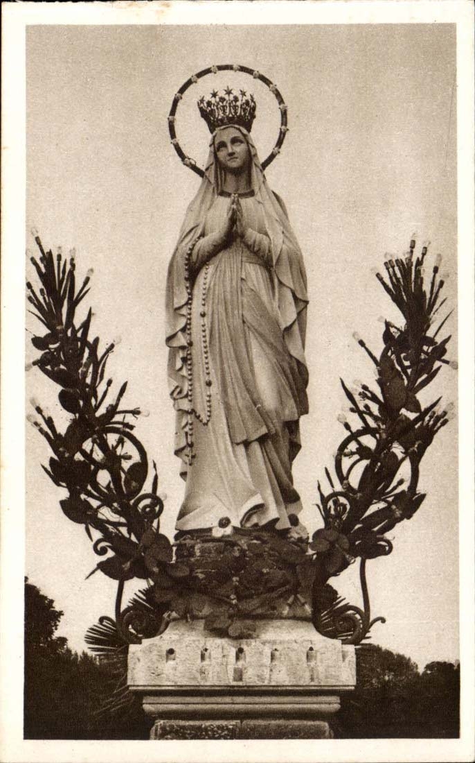 Lourdes CPA La vierge couronnee