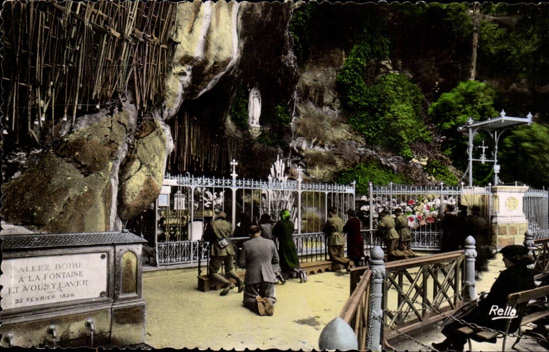 Lourdes CPA La grotte miraculeuse