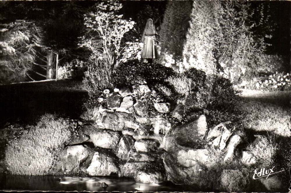 Lourdes CPA Monument de Sainte Bernadette de nuit Carrefour route de Tarbes