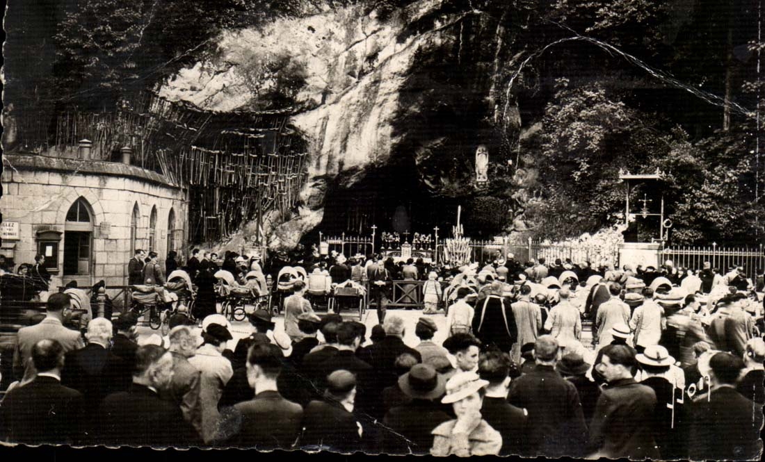 Lourdes CPA La grotte miraculeuse