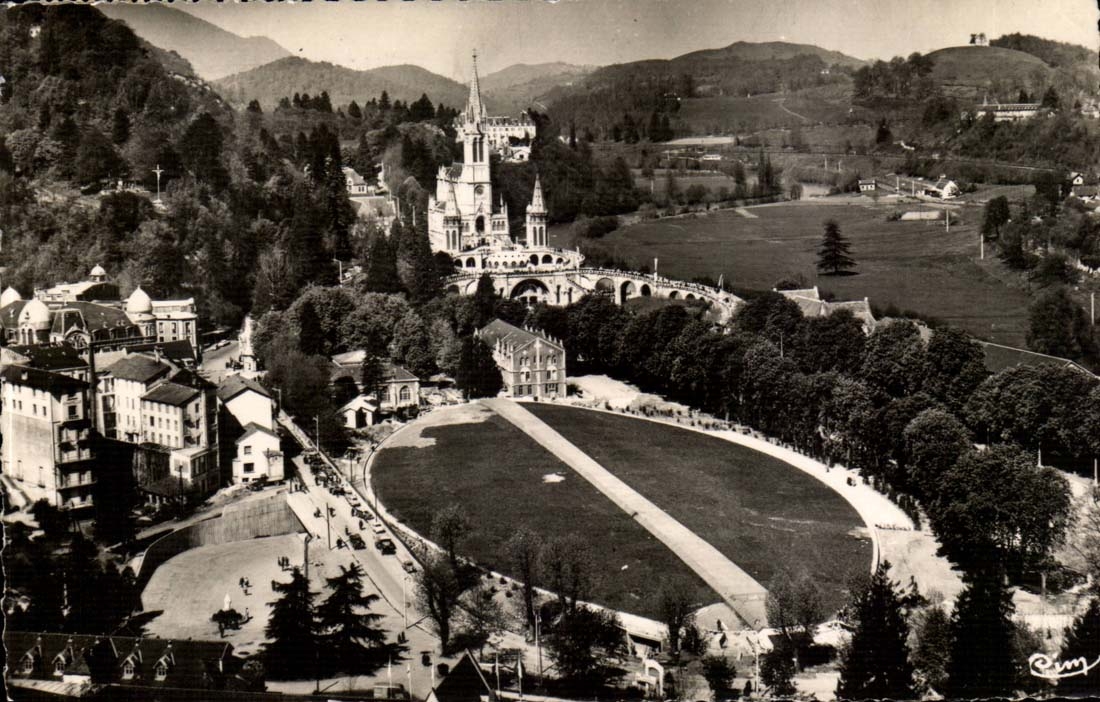 Lourdes CPA La basilique 
