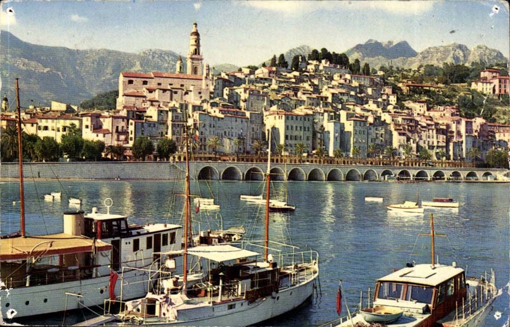 Menton CPM La vieille ville vue du port