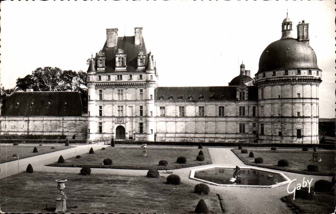 Château de Valençay — Le Jardin à la Française et l'Entrée Principale — Éditions Gaby