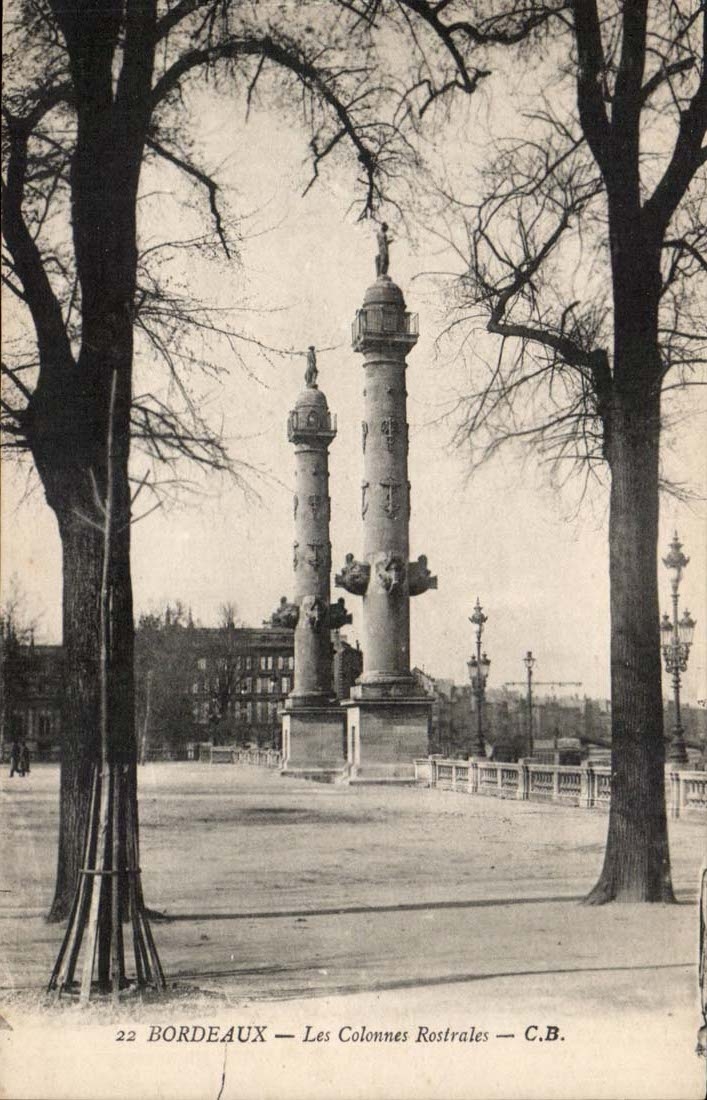 Bordeaux — Les Colonnes Rostrales — C.B.