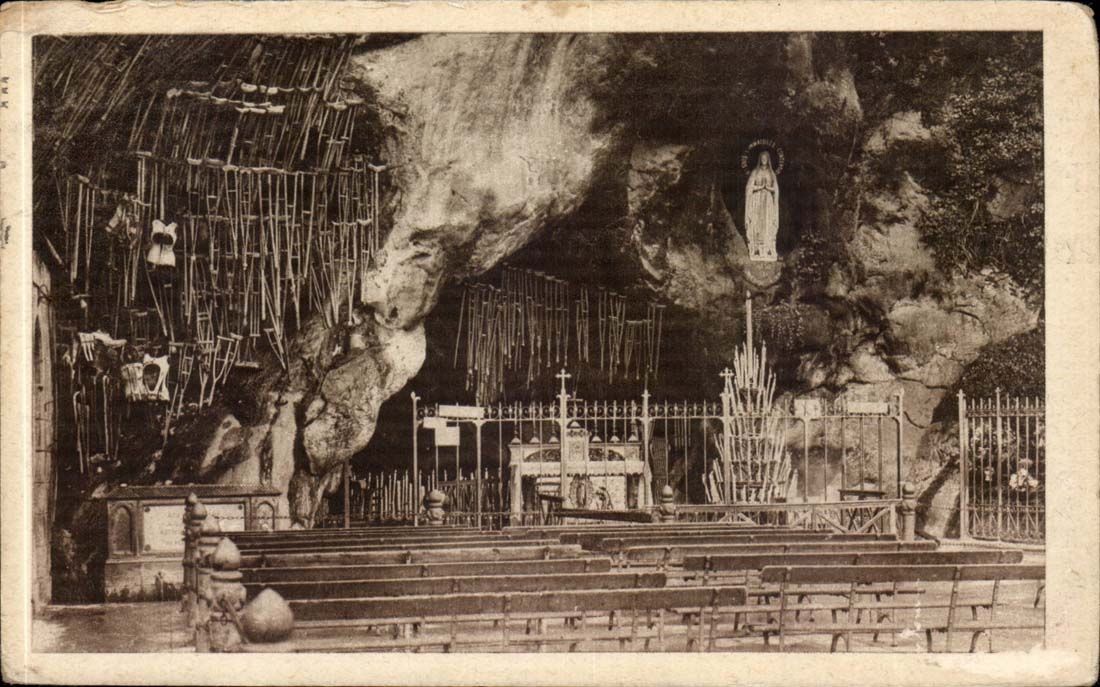 Lourdes CPA La grotte miraculeuse