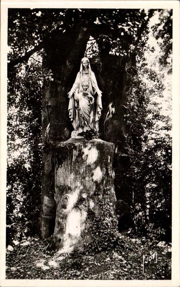 Issoudun CPA Pelerinage de Notre Dame du Sacre Coeur Statue de Notre DAme