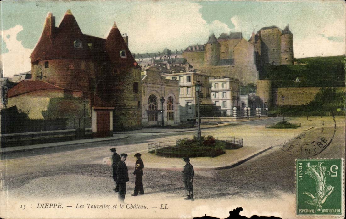 Dieppe CPA Les Tourelles et le chateau