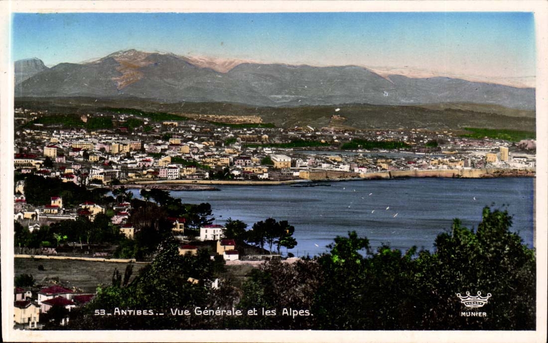 Antibes CPA Vue generale et les Alpes