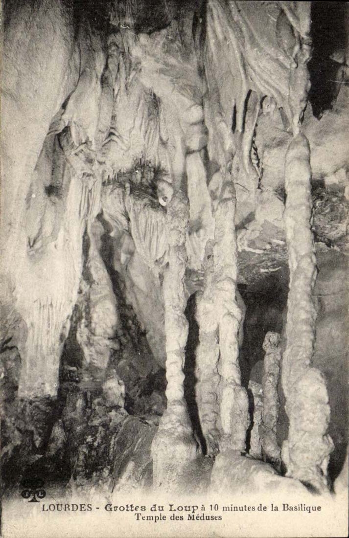 Lourdes CPA GRottes du loup a 10 minutes de la basilique Temple des Meduses