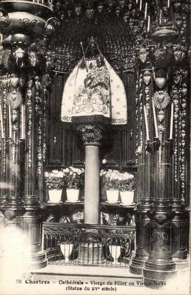 Chartres — Cathédrale — Vierge du Pilier ou Vierge Noire (Statue du XVᵉ siècle)