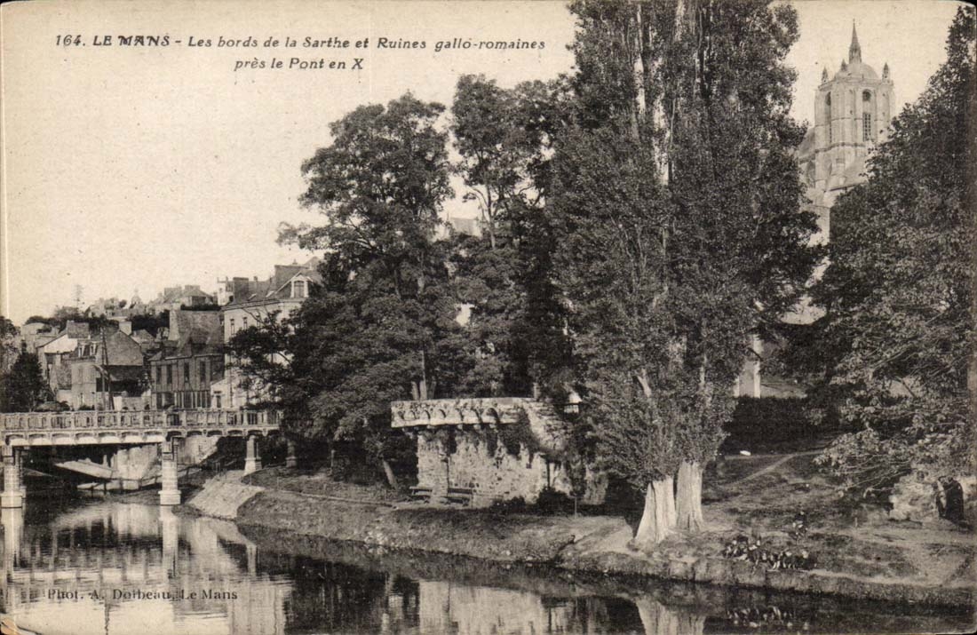 Le Mans CPA Les bords de la Sarthe et ruines gallo romaines pres le pont en X