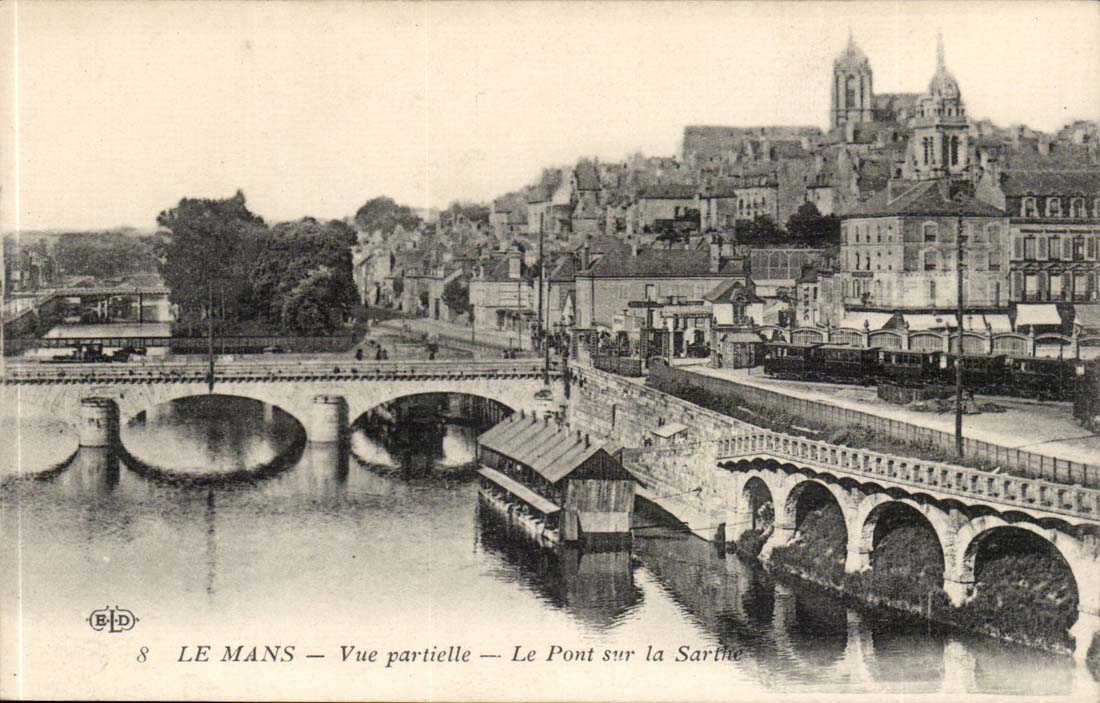 Le Mans CPA Vue partielle Le pont sur la Sarthe (train)